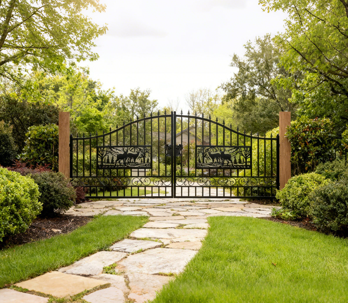 Triple Timber Posts Metal Driveway Gate – Deer Mountain