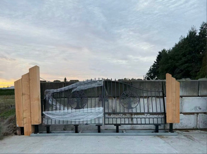 Triple Timber Posts Metal Driveway Gate – Tree of Life